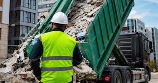 Вывоз строительного мусора в Котласе: услуги лицензированной компании — ПроМусор